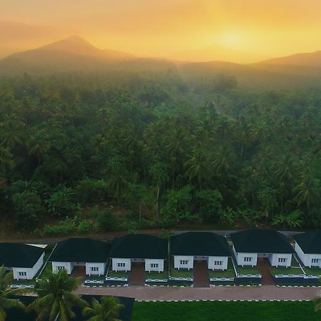 Magic Land Resorts Athirapally Irinjalakuda Buitenkant foto