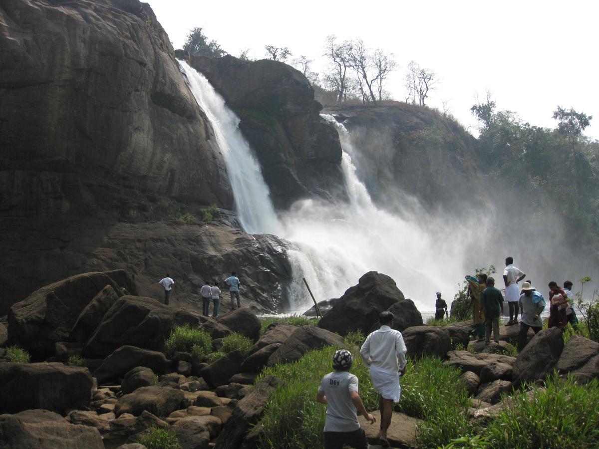 Magic Land Resorts Athirapally Irinjalakuda Buitenkant foto