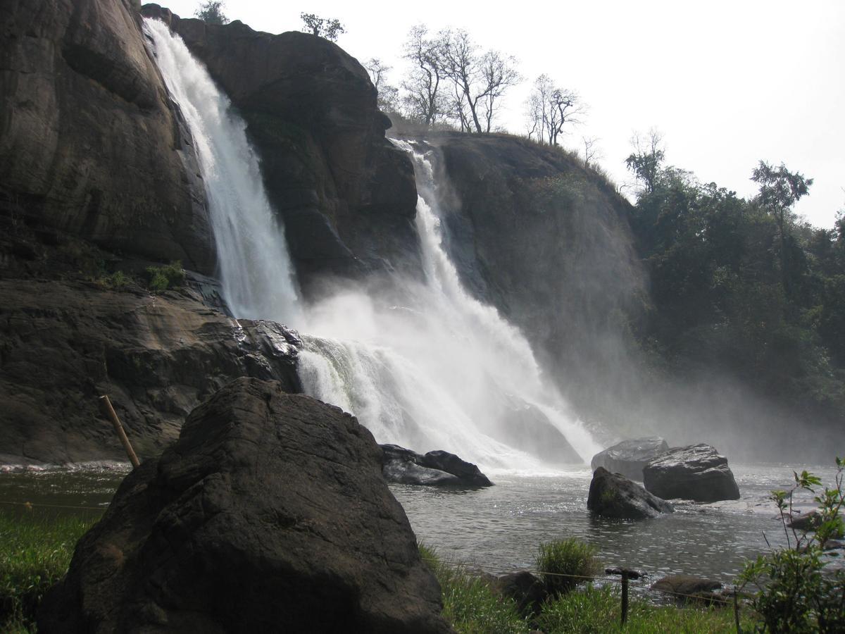Magic Land Resorts Athirapally Irinjalakuda Buitenkant foto