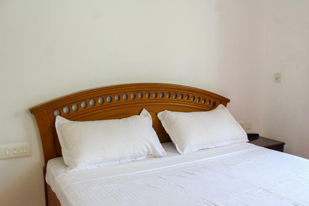 Magic Land Resorts Athirapally Irinjalakuda Buitenkant foto