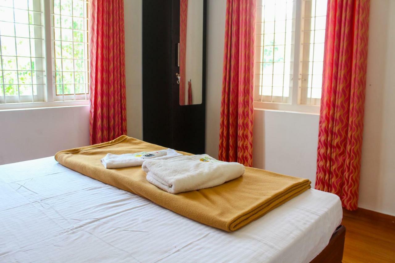 Magic Land Resorts Athirapally Irinjalakuda Buitenkant foto