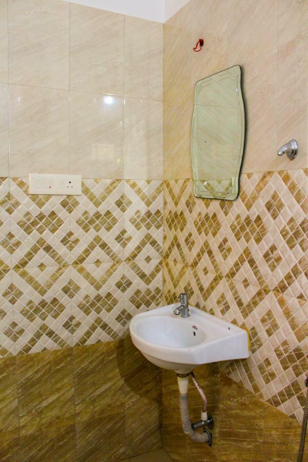 Magic Land Resorts Athirapally Irinjalakuda Buitenkant foto
